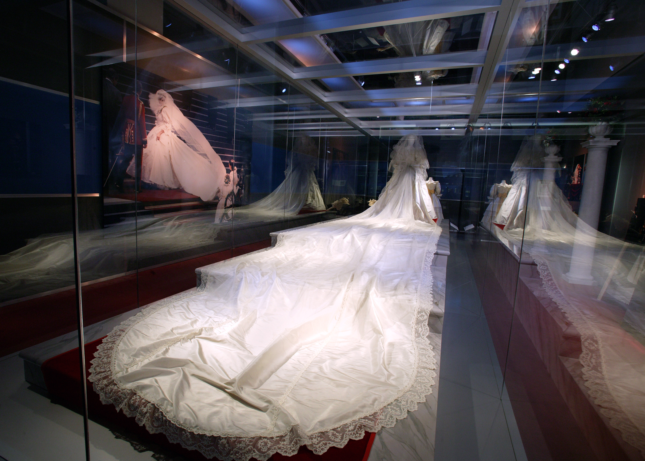 Princess Diana Exhibit Final Showing in Cincy Includes Royal Wedding ...