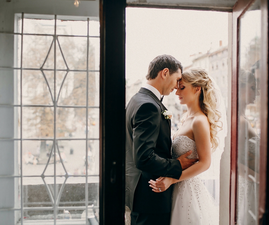 Social Media on the Rise for Brides From the Moment They Accept the Ring Through the Honeymoon, According to The Knot Social Media Survey 2016